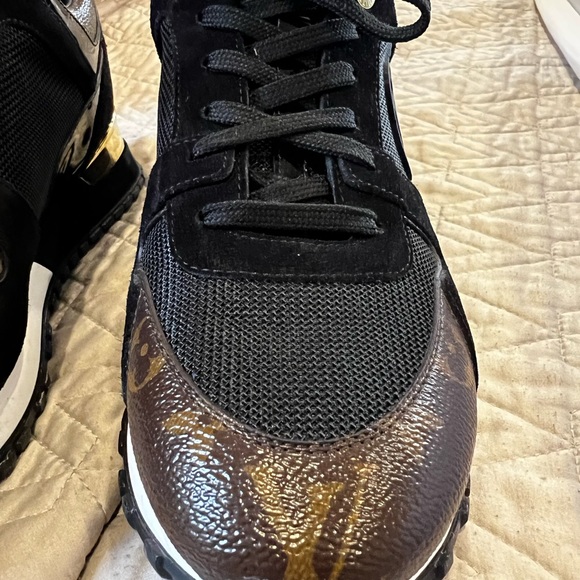 SOLD!!! ❤️❤️❤️LOOK. @@@ Authentic Louis Vuitton Black Runaway Sneakers @@@❤️❤️❤️ - Picture 13 of 16